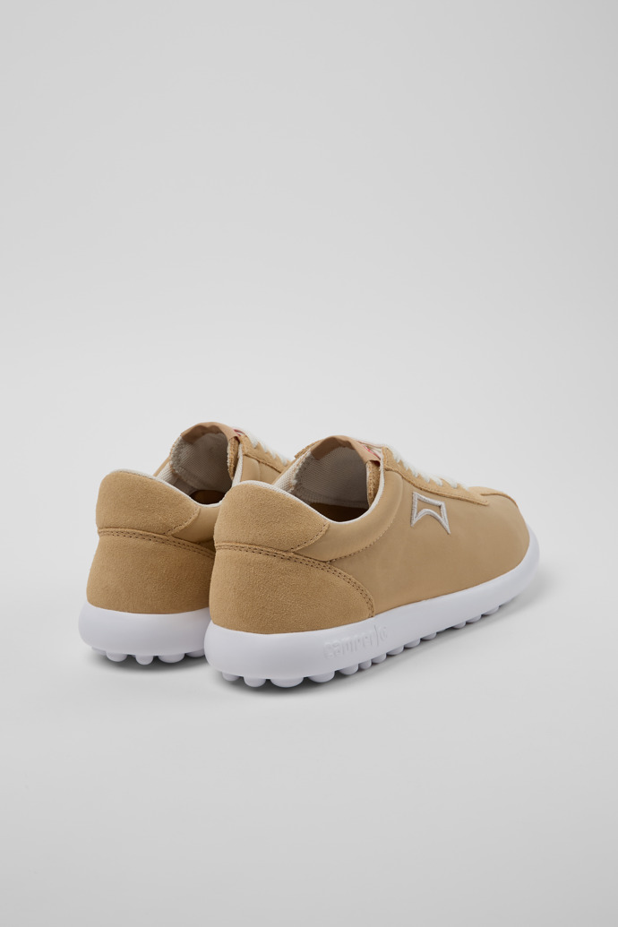 Camper Pelotas XLite - Beige Damensneaker aus recyceltem PET und Nubukleder.