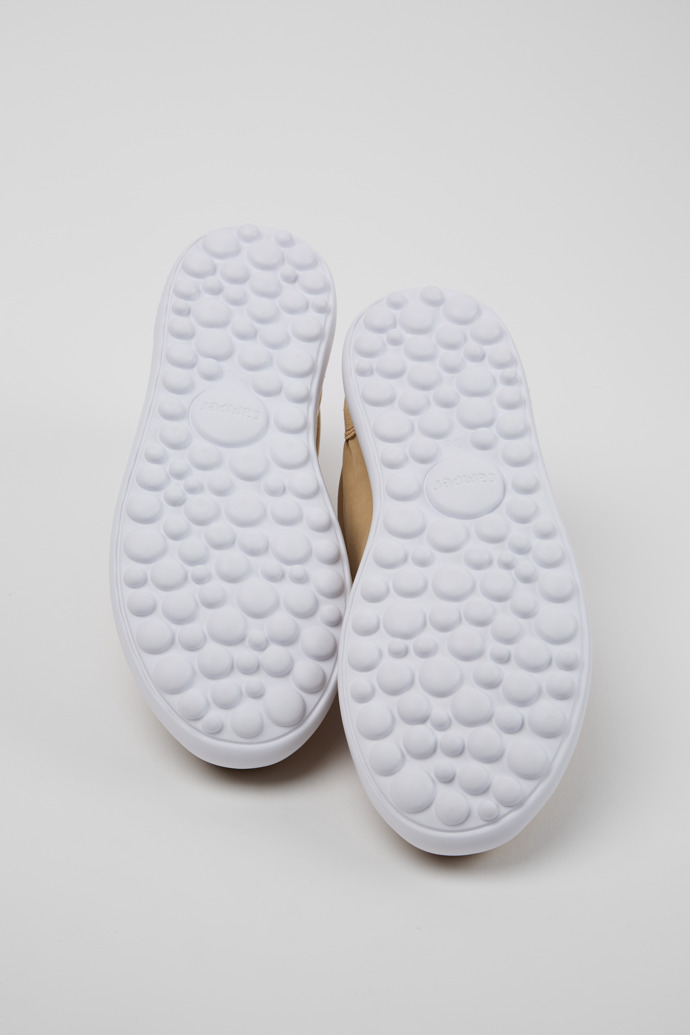 Camper Pelotas XLite - Beige Damensneaker aus recyceltem PET und Nubukleder.