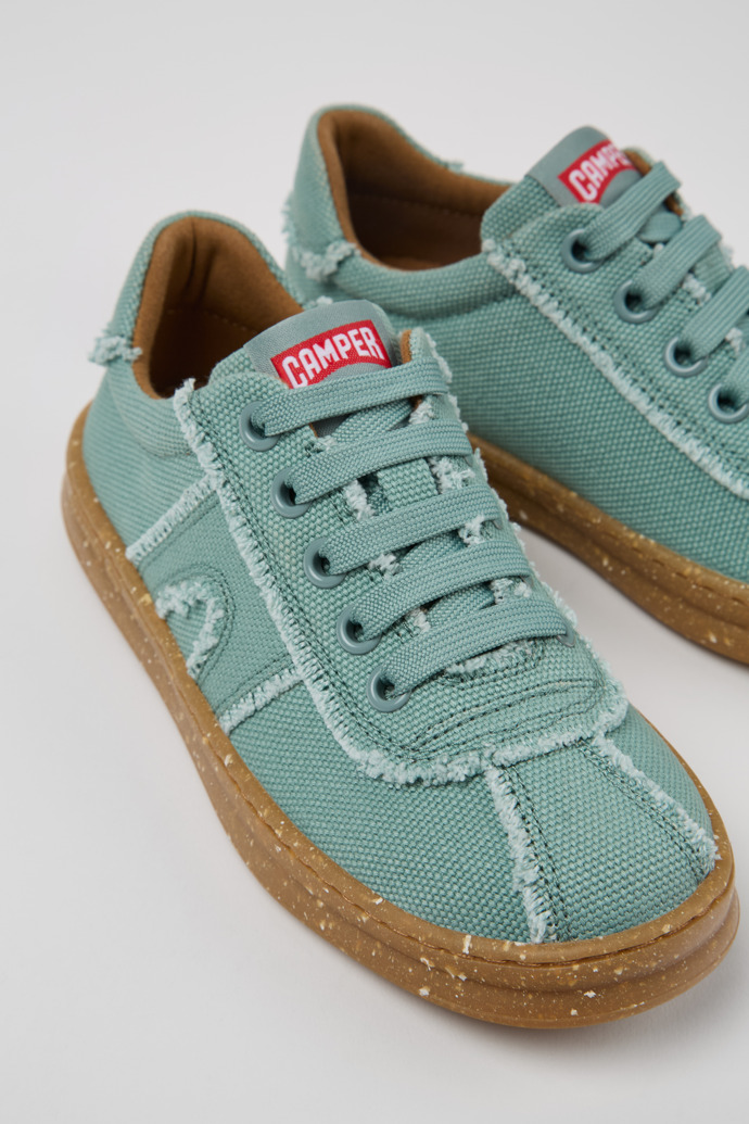 Camper Runner - Grüner Kindersneaker aus Recyclingbaumwolle.