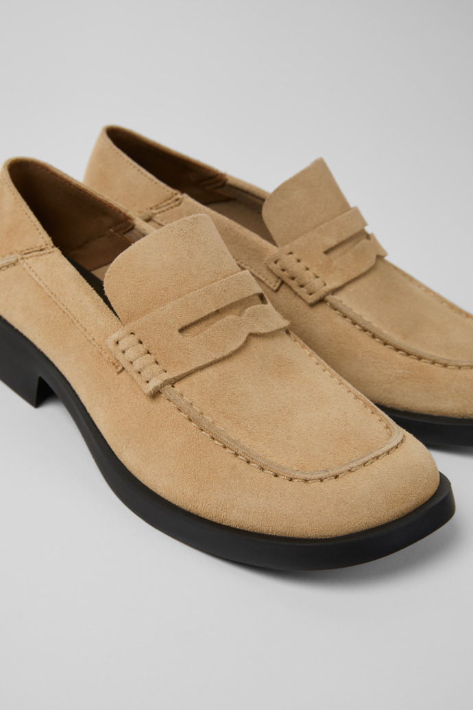 Camper Dana - Beige Damenmokassins/Ballerinas aus Nubukleder.