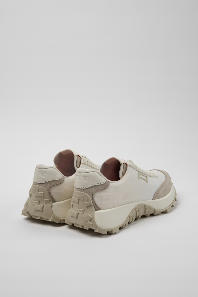 Camper Drift Trail - Weiß-graue Sneaker aus Recycling-PET und Leder für Damen.