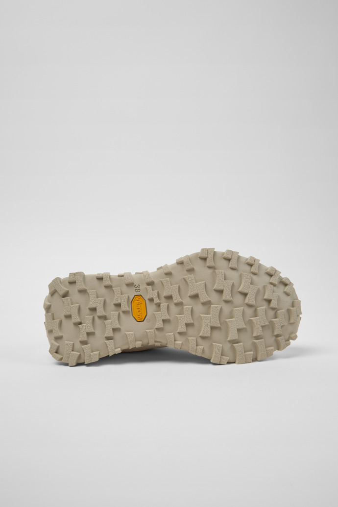 Camper Drift Trail - Weiß-graue Sneaker aus Recycling-PET und Leder für Damen.