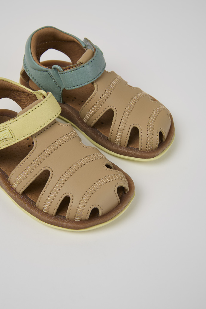 Camper Twins - Mehrfarbige Kindersandale aus Leder.