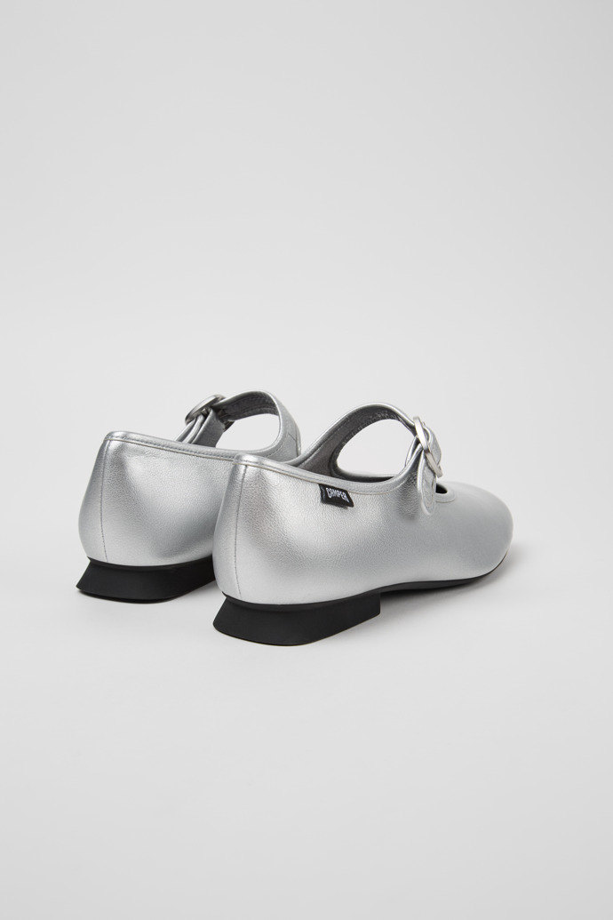 Camper Casi Myra - Silberner Lederschuh für Damen.