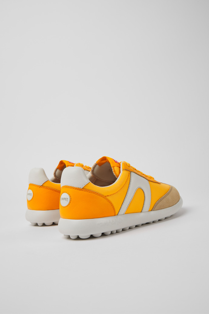 Camper Pelotas XLite - Oranger Damensneaker aus Leder und Textil
