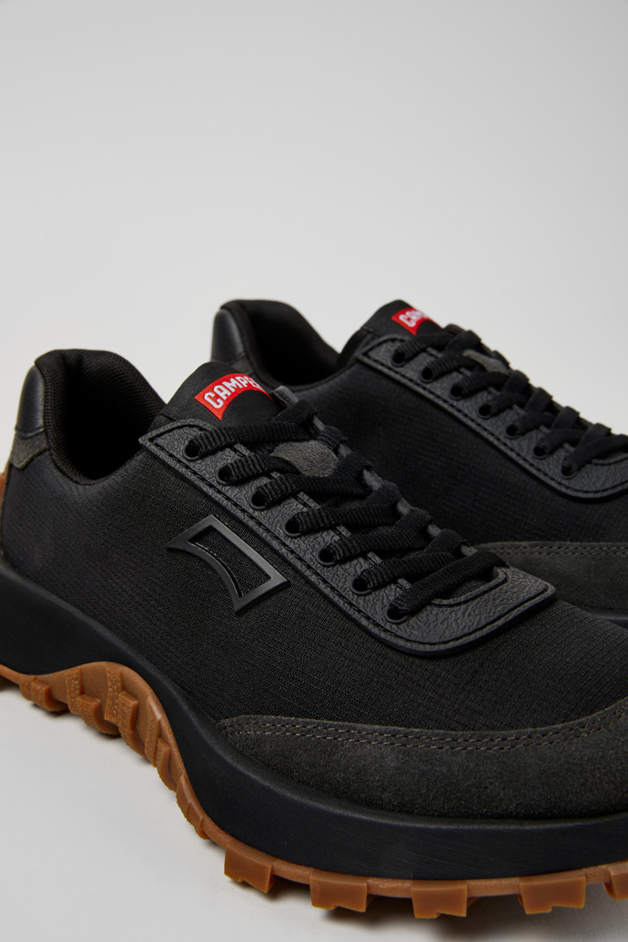 Camper Drift Trail - Schwarzer und grauer Damensneaker aus recyceltem PET und Leder.