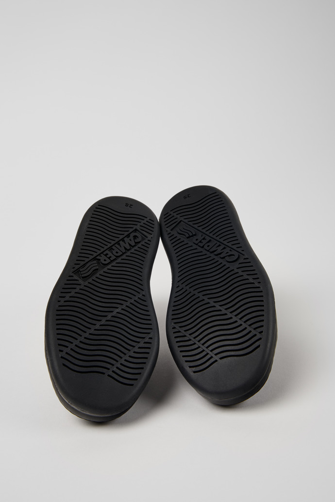 Camper Runner - Schwarzer Kindersneaker aus recyceltem Leder.