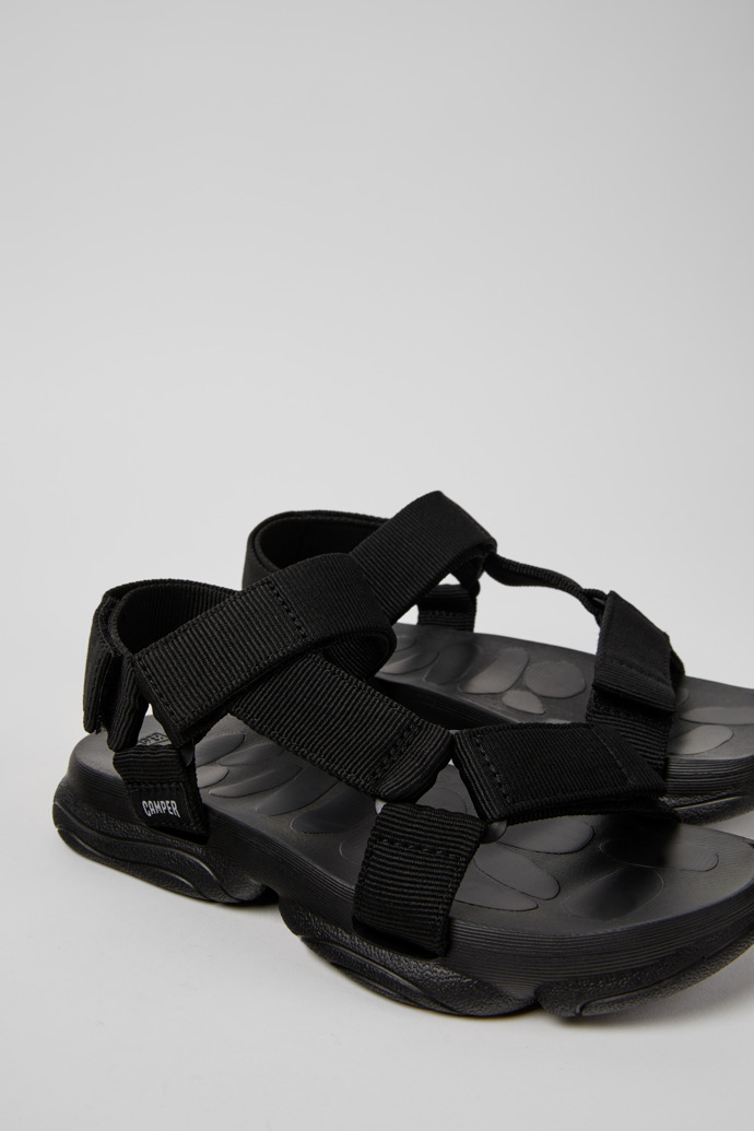 Camper Karst Sandal - Schwarzer Damensandalette aus recyceltem PET.
