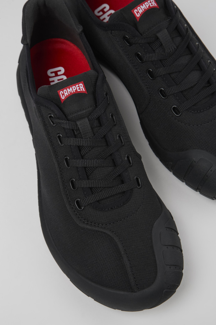 Camper Peu Path - Schwarzer Herrensneaker aus Recycling-PET.