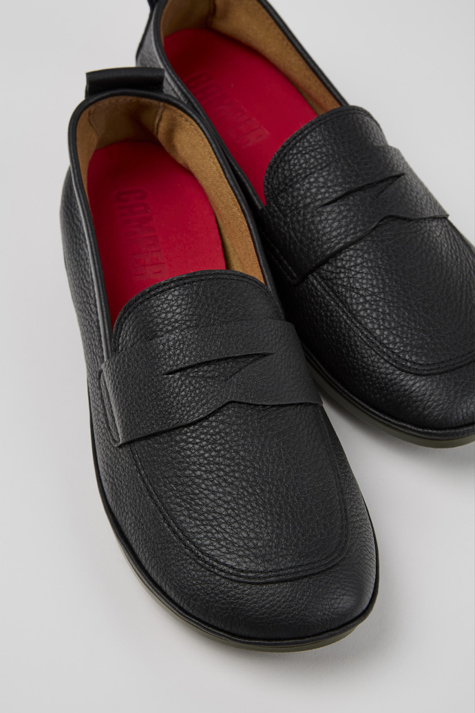 Camper Right - Schwarzer Damenschuh aus Leder.