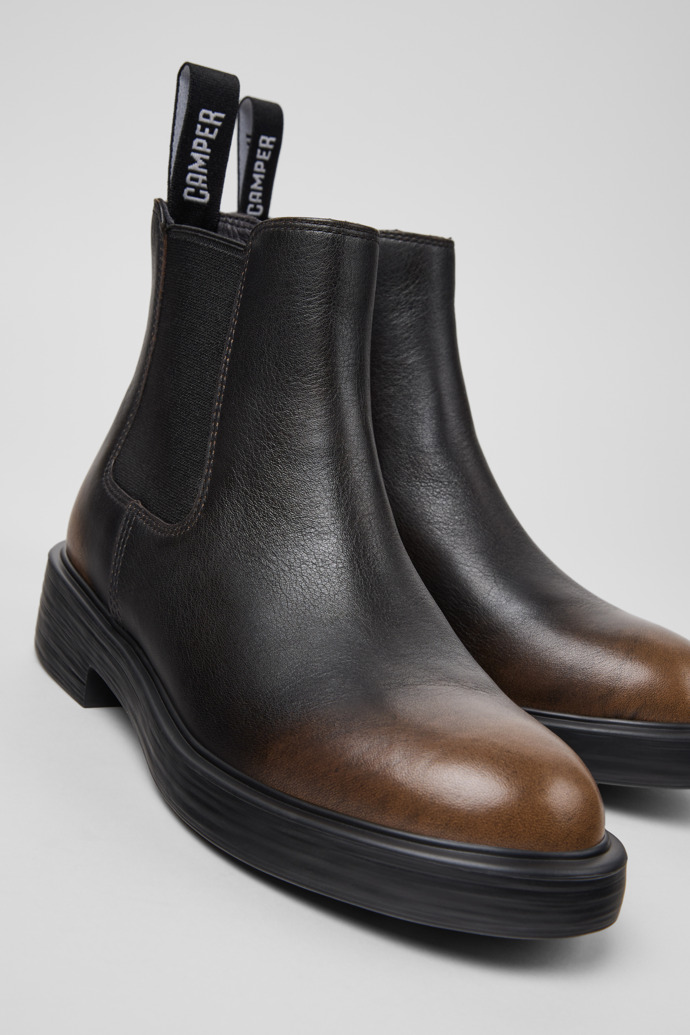 Camper Dean - Schwarze und braune Lederstiefeletten für Damen.