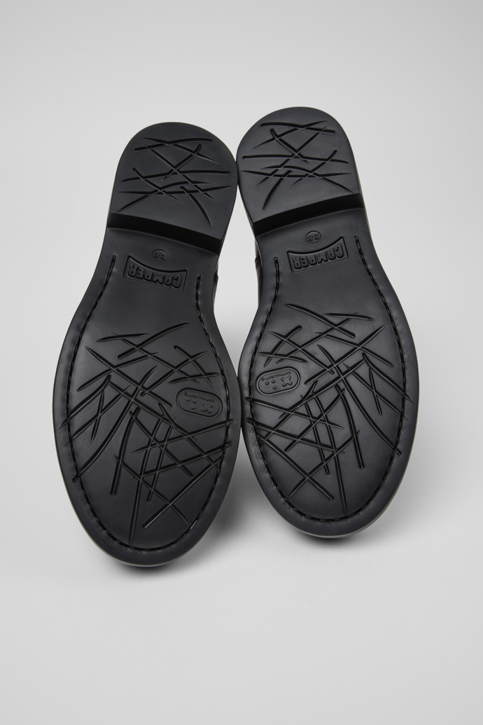 Camper Dean - Schwarze und braune Lederstiefeletten für Damen.