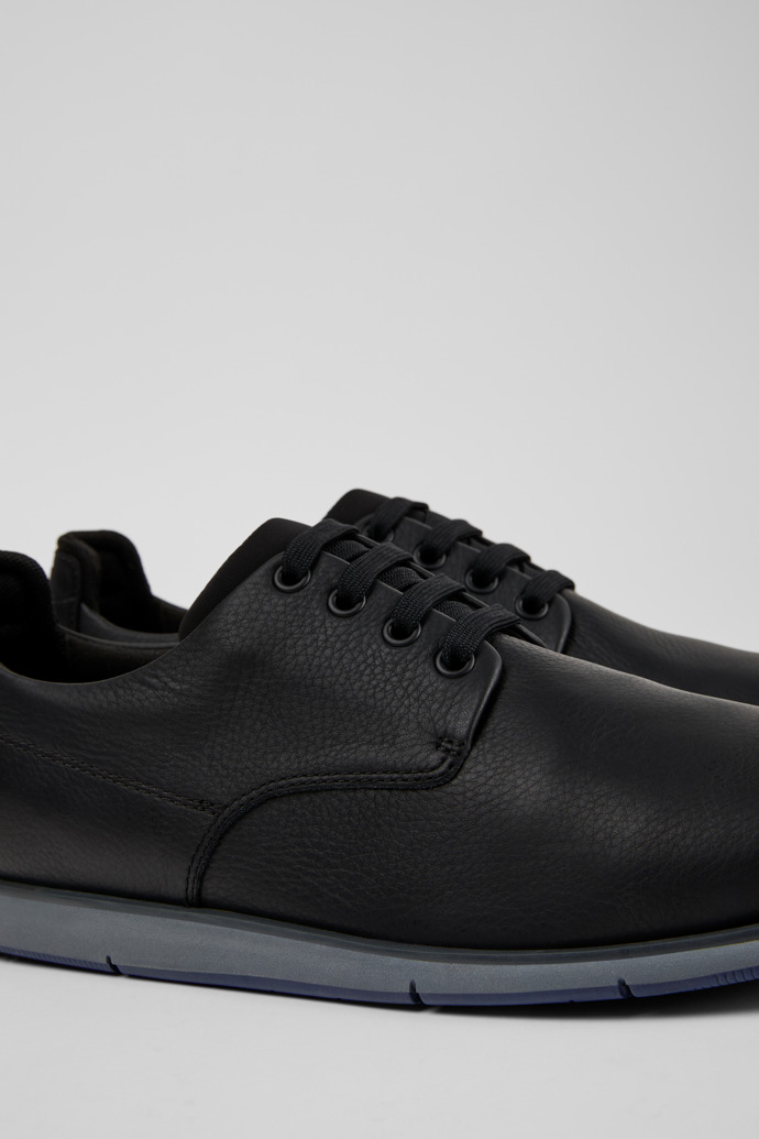 Camper Smith - Schwarzer Herrenschuh aus Leder und Textil.