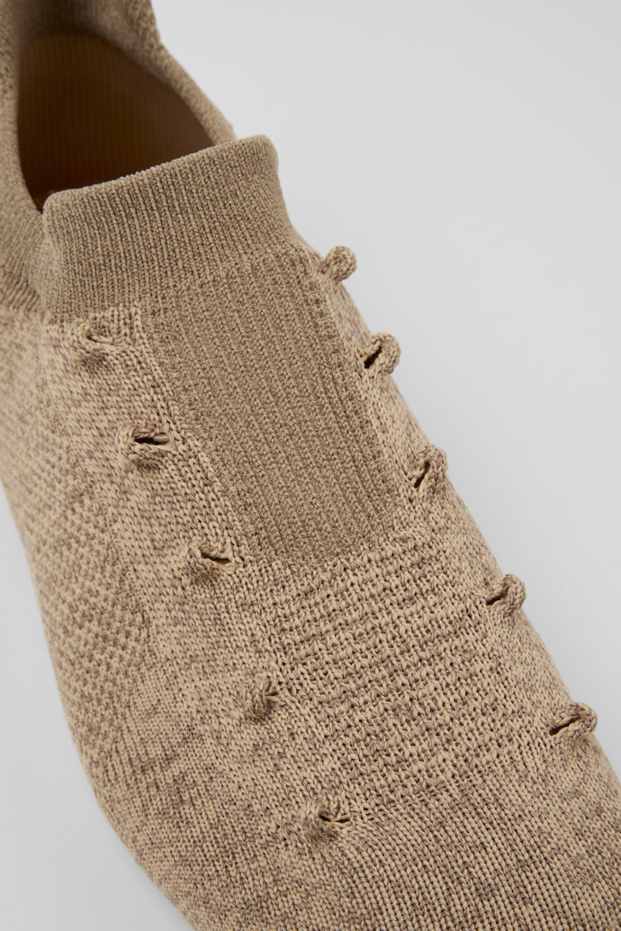 Camper ROKU Inner Socks - Beige und braune Einsätze (2 Stück) für jeweils den rechten und den linken Schuh.