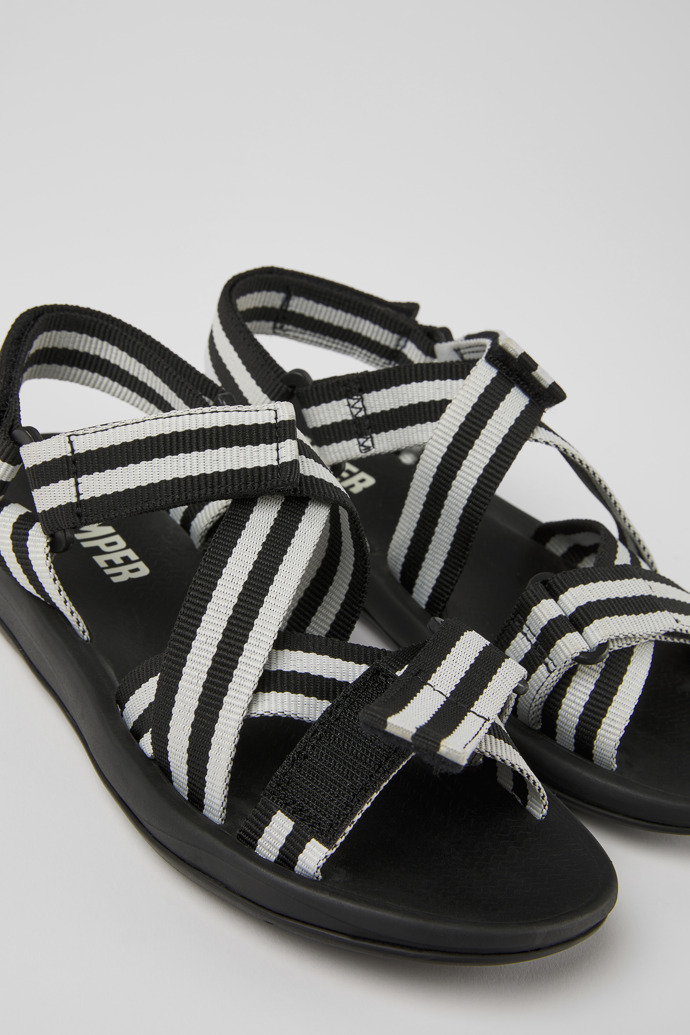Camper Match - Schwarz-weiße Damensandale aus Textil