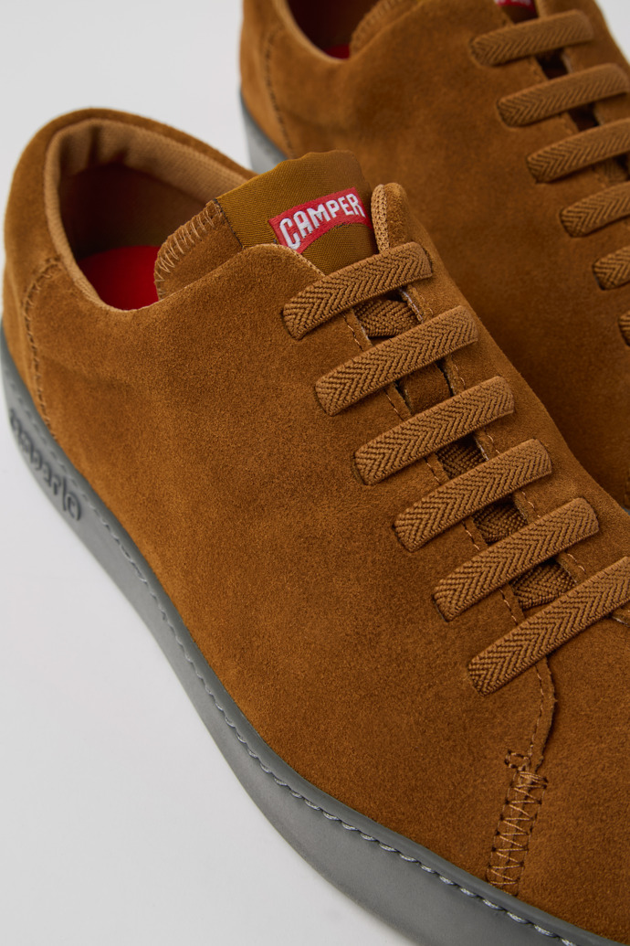 Camper Peu Touring - Brauner Herrensneaker aus Nubukleder.