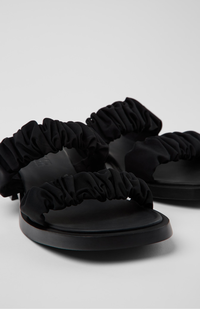 Camper Dana - Schwarze Sandalen aus recyceltem PET für Damen.