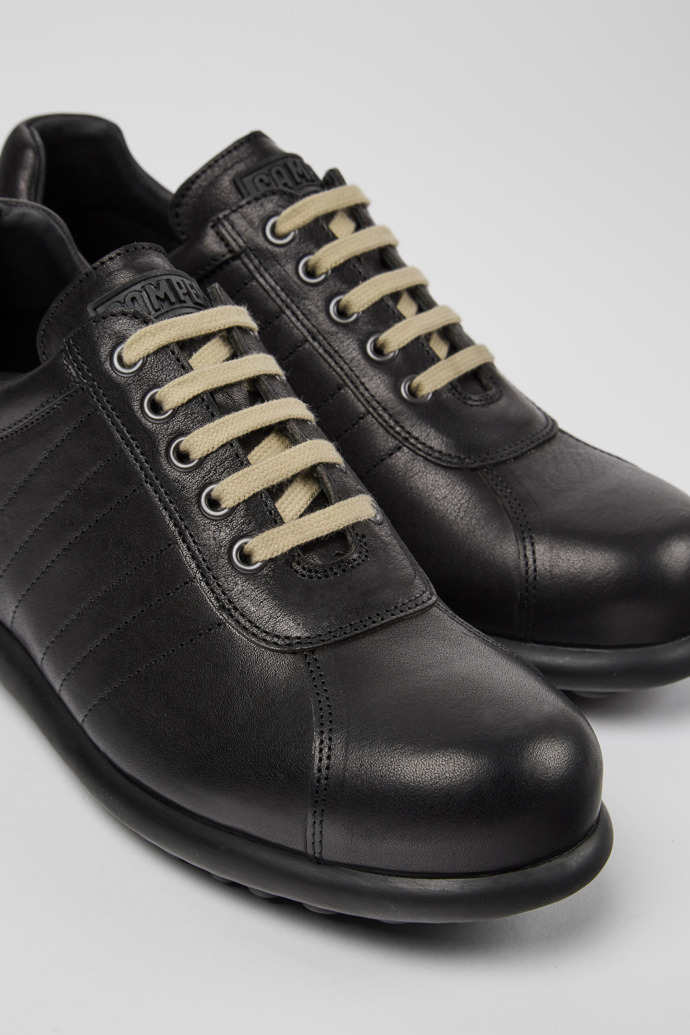Camper Pelotas - Ikonischer Herrenschuh in Schwarz