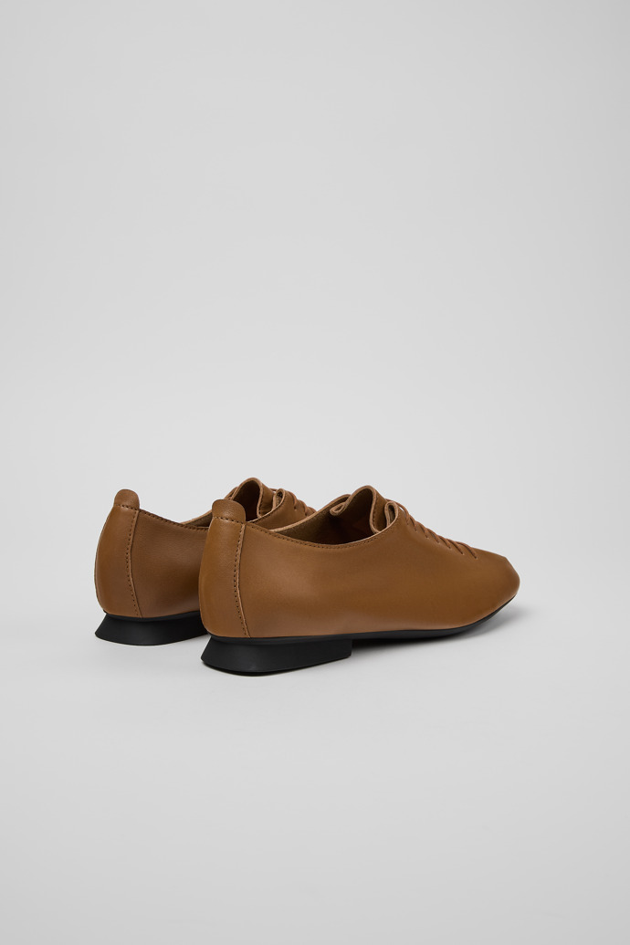 Camper Casi Myra - Brauner Damenschuh aus Leder.