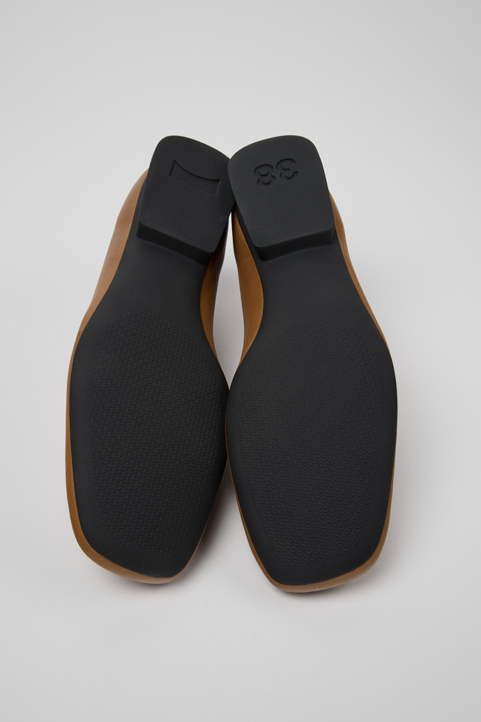 Camper Casi Myra - Brauner Damenschuh aus Leder.