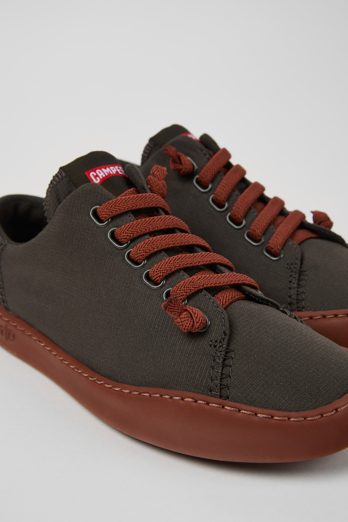 Camper Peu Touring - Grauer Damensneaker aus Recycling-PET.
