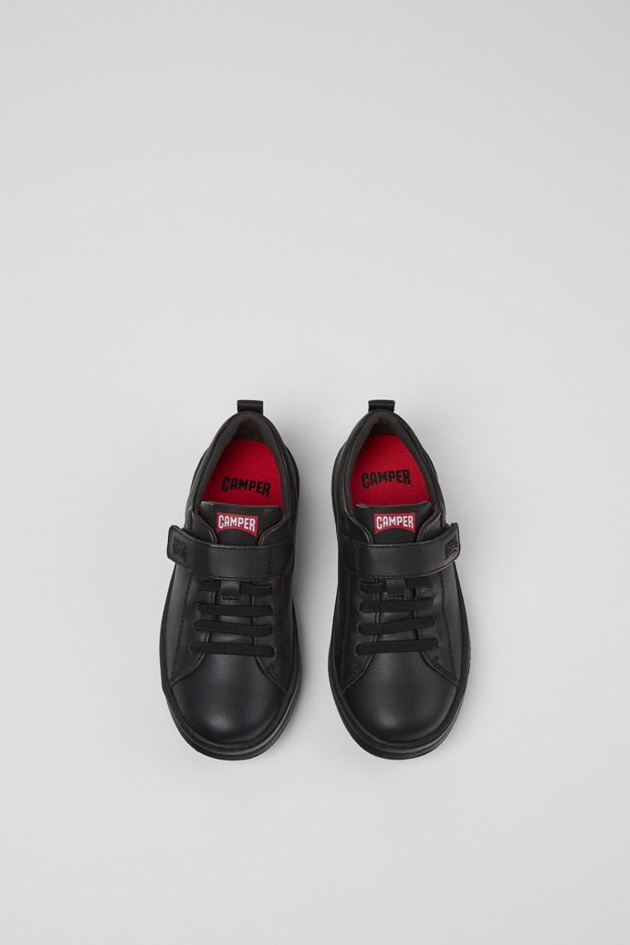 Camper Runner - Schwarzer Kindersneaker aus Leder und Textil.