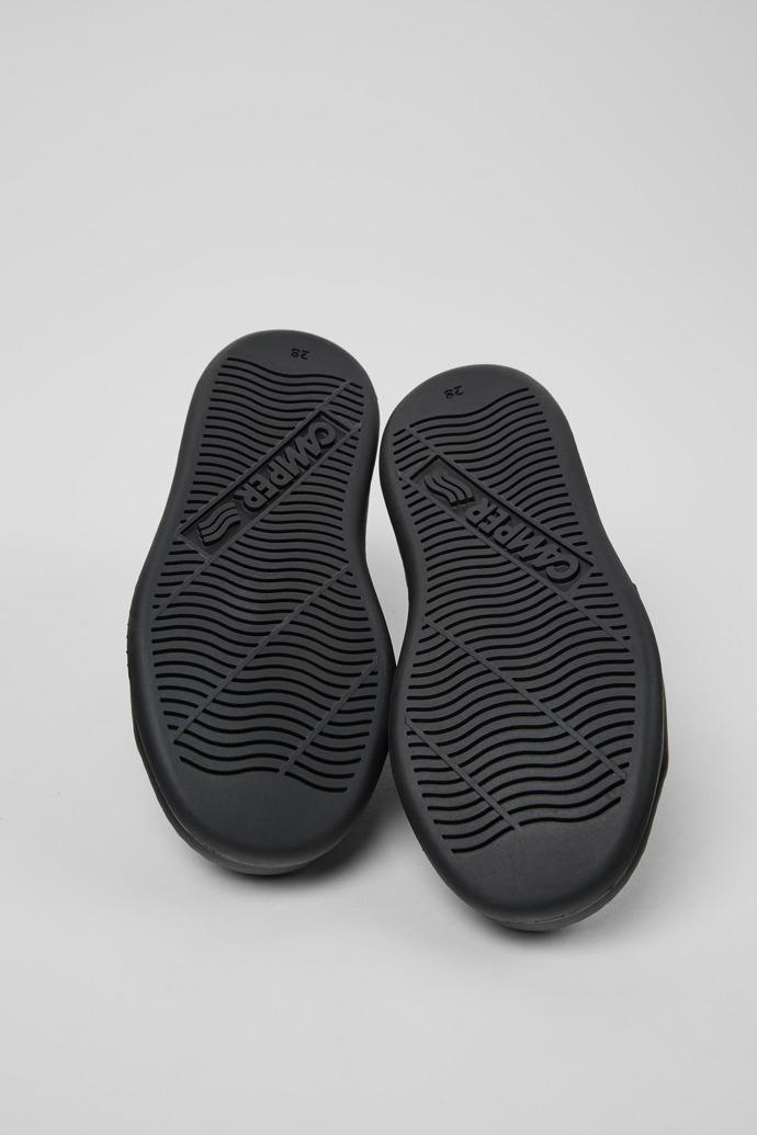 Camper Runner - Schwarzer Kindersneaker aus Leder und Textil.