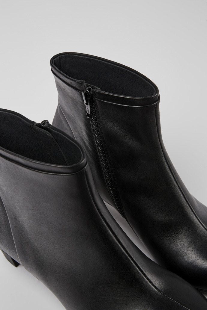 Camper Helena - Schwarze Lederstiefelette für Damen.