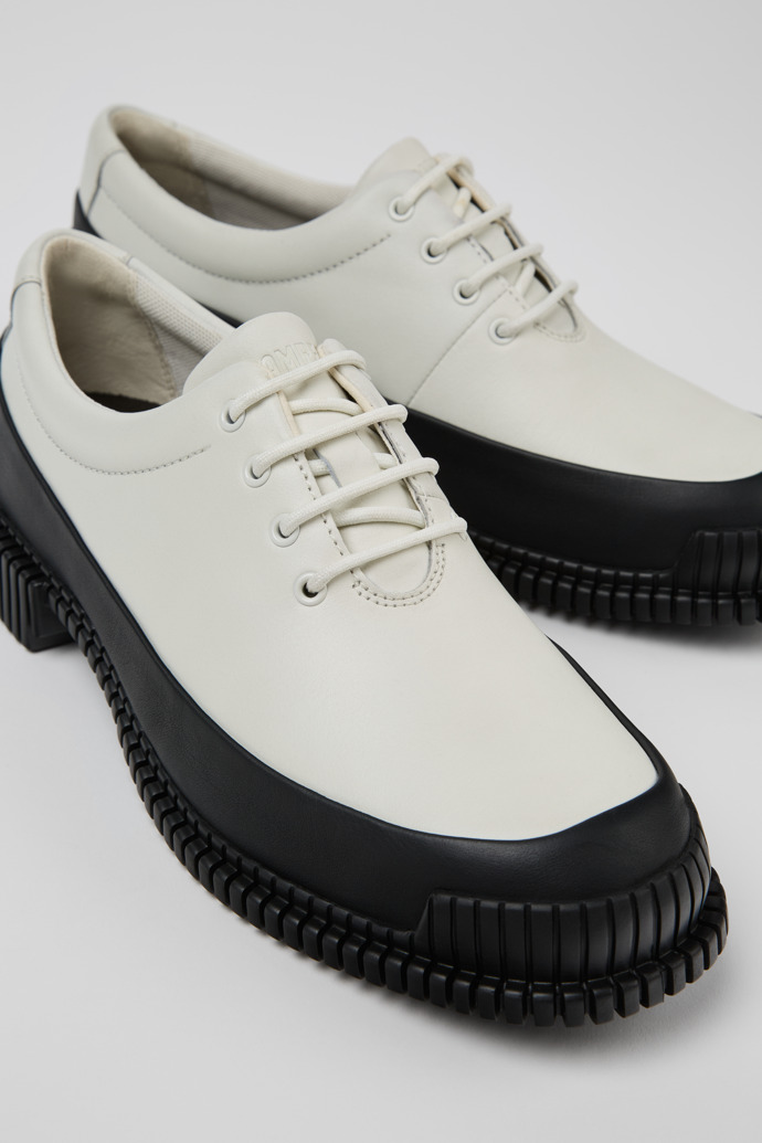 Camper Pix - Damenschnürschuh aus Leder in Weiß und Schwarz