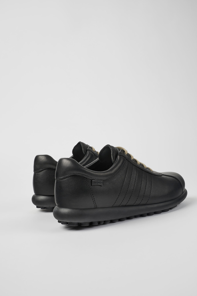Camper Pelotas - Schwarzer Damenschuh aus pflanzlich gegerbtem Leder.