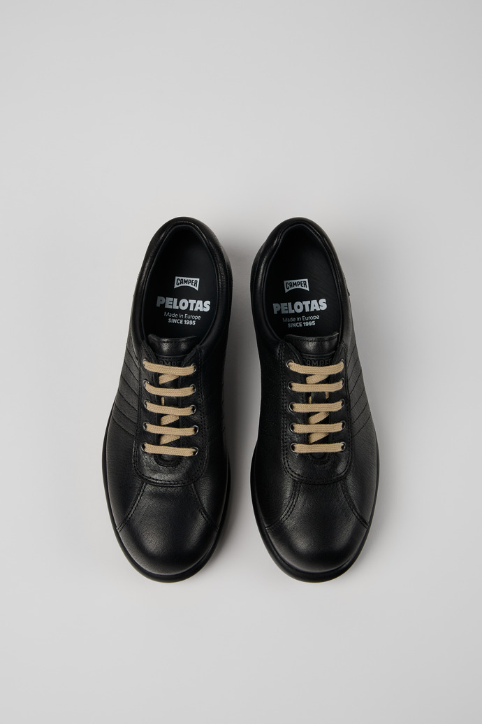 Camper Pelotas - Schwarzer Damenschuh aus pflanzlich gegerbtem Leder.
