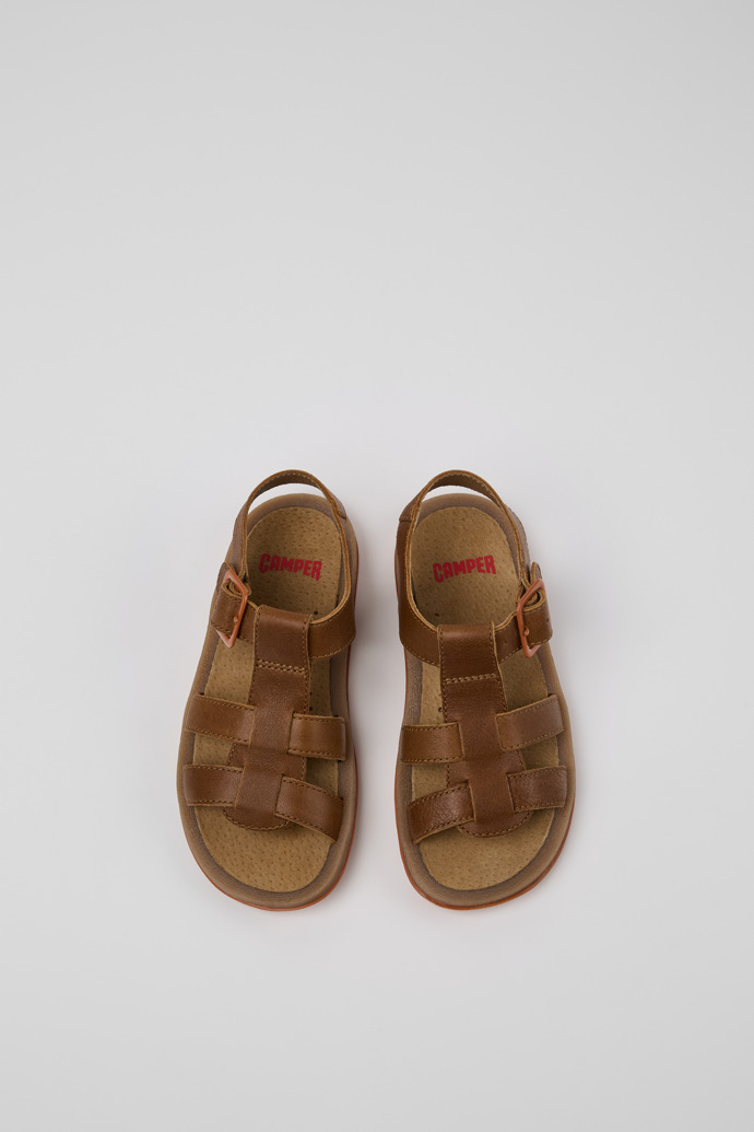 Camper Bicho - Braune Kindersandale aus Leder.