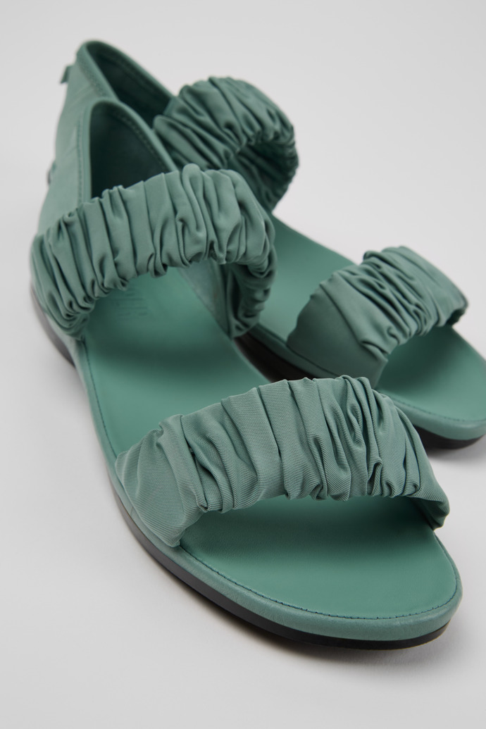 Camper Right - Grüne Sandalen aus recyceltem PET und Leder für Damen.