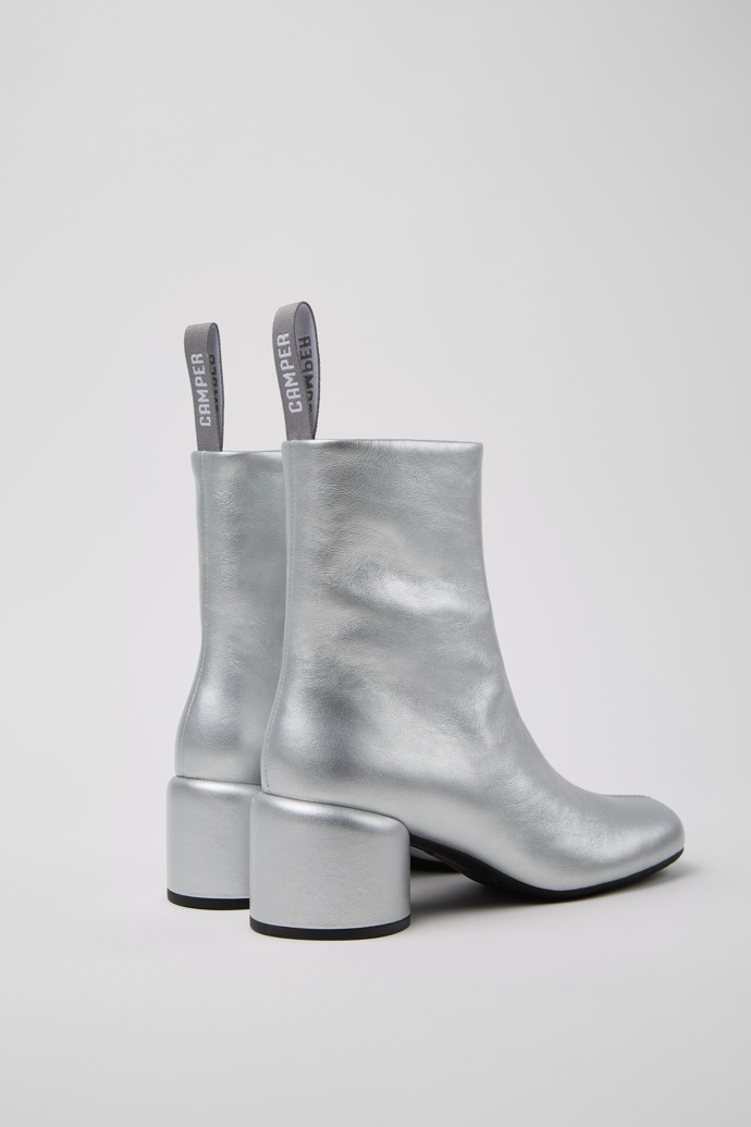 Camper Niki - Silberne Lederstiefeletten für Damen.