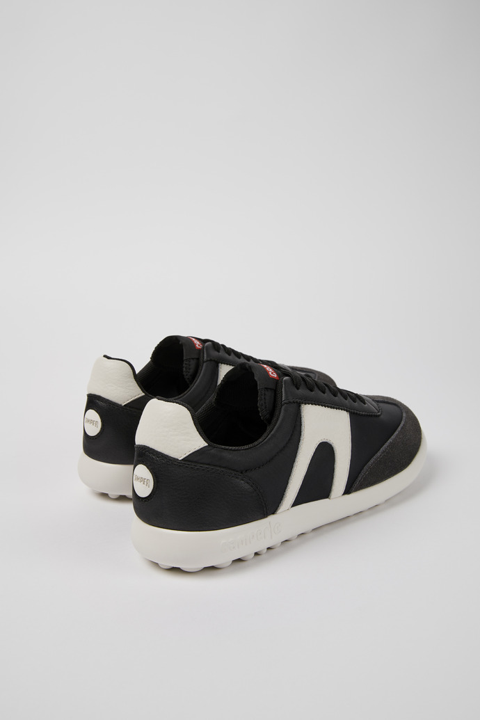 Camper Pelotas Xlite - Schwarzer Damensneaker aus Textil/Leder