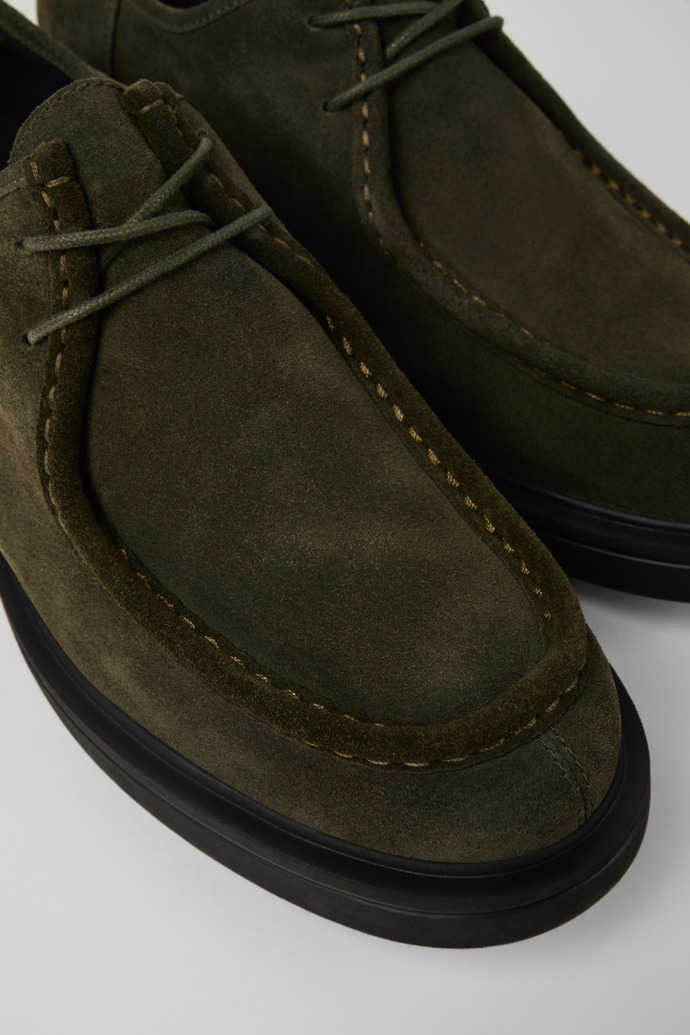 Camper Norman - Grüner Herrenschuh aus Veloursleder.