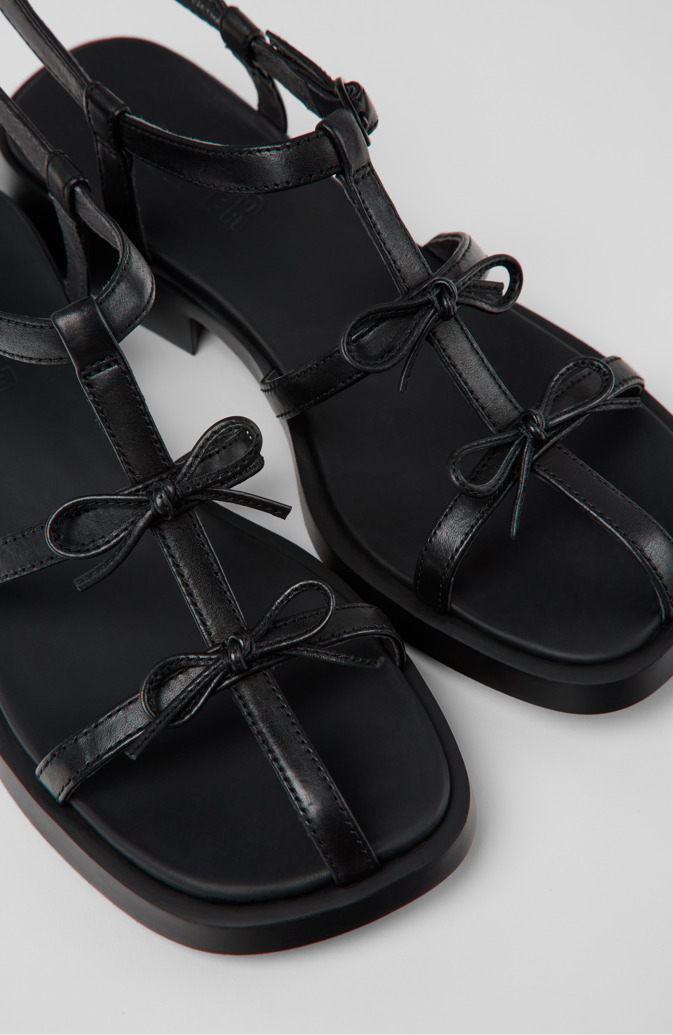 Camper Dana - Schwarze Ledersandale für Damen.