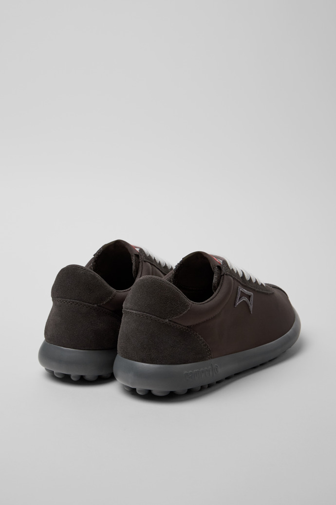 Camper Pelotas XLite - Grau Sneaker aus recyceltem PET und Nubukleder für Damen.
