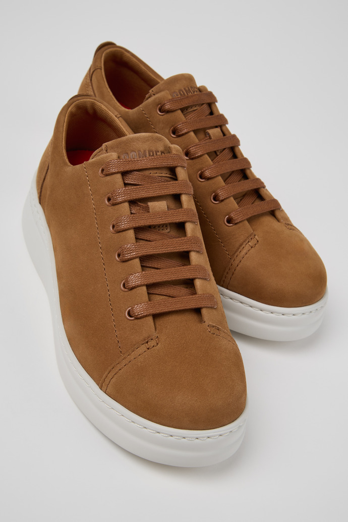 Camper Runner Up - Brauner Damensneaker aus Nubukleder.