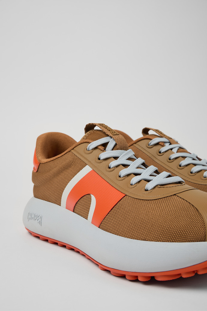 Camper Pelotas Athens - Brauner Damensneaker aus Textil