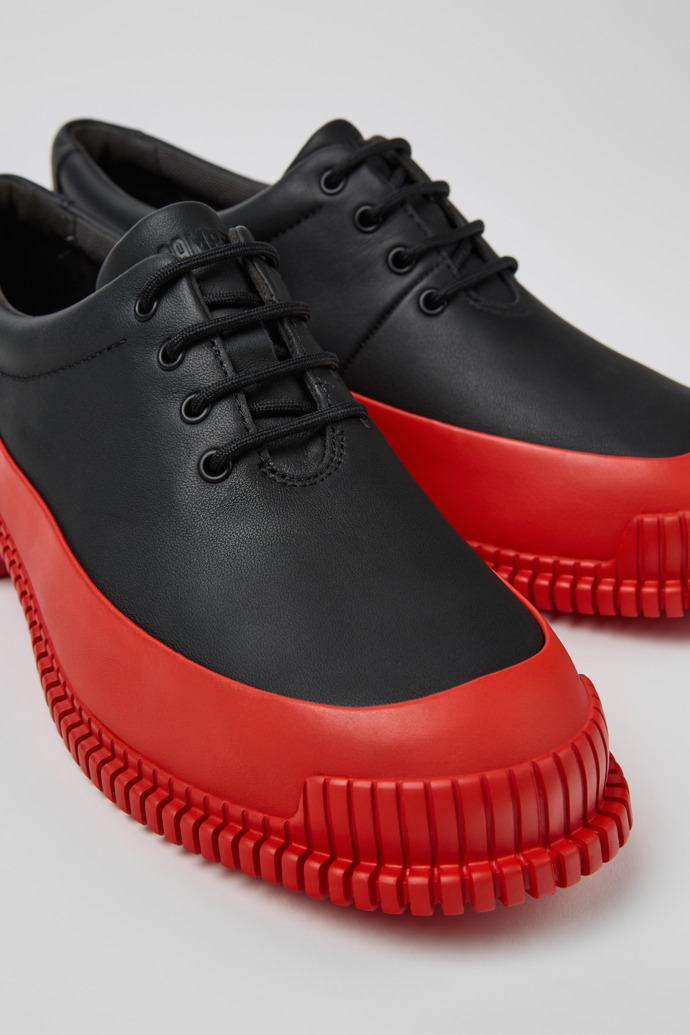 Camper Pix - Damenschnürschuh aus Leder in Schwarz und Rot