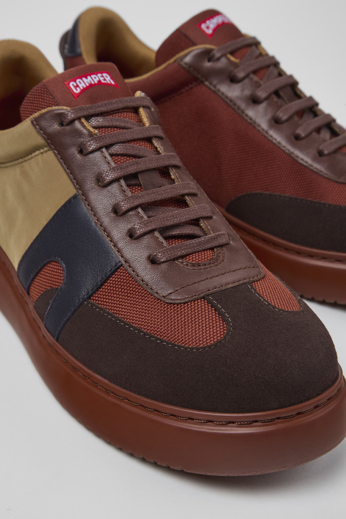 Camper Runner K21 - Brauner Herrensneaker aus Textil und Nubukleder