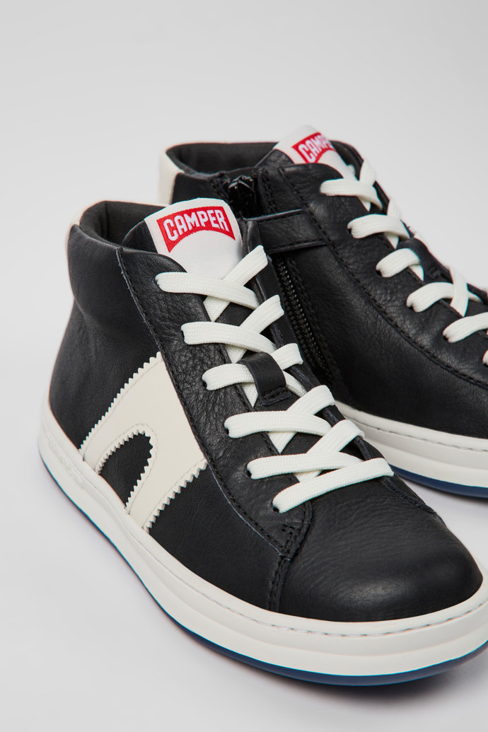 Camper Runner - Schwarzweißer Kindersneaker aus Leder