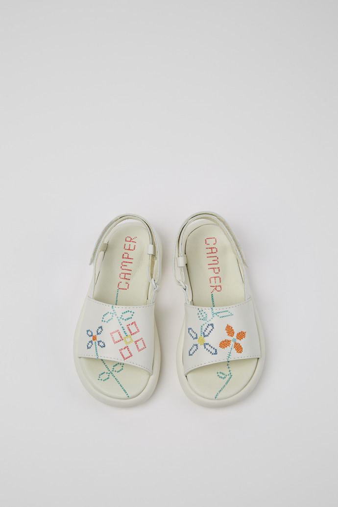 Camper Twins - Weiße Kindersandale aus Leder.