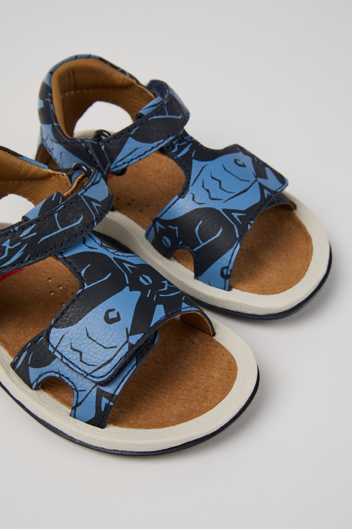Camper Twins - Blaue Kindersandale aus Leder.