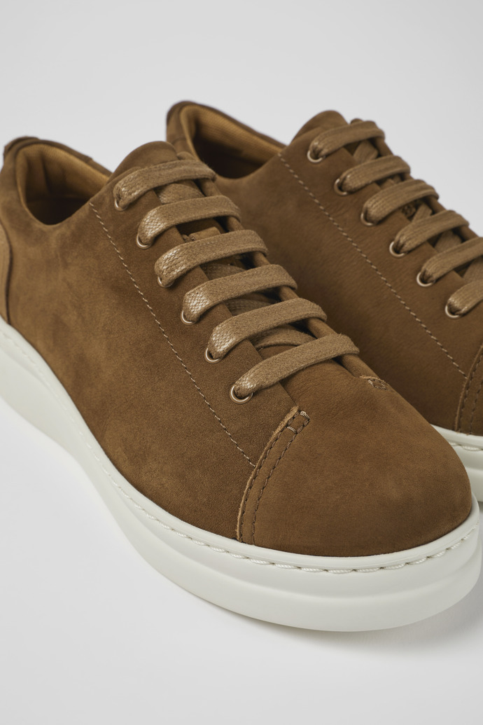 Camper Runner Up - Brauner Damensneaker aus Nubukleder