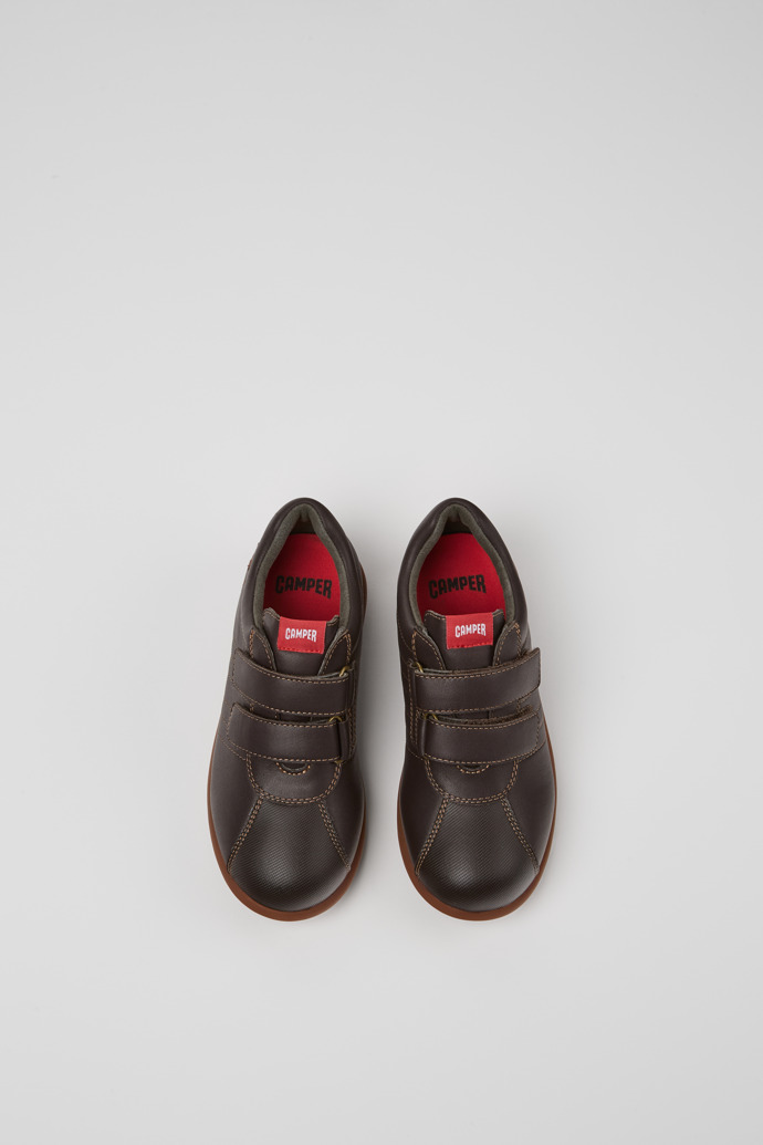 Camper Pelotas - Brauner Kinderschuh aus Leder und Textil.