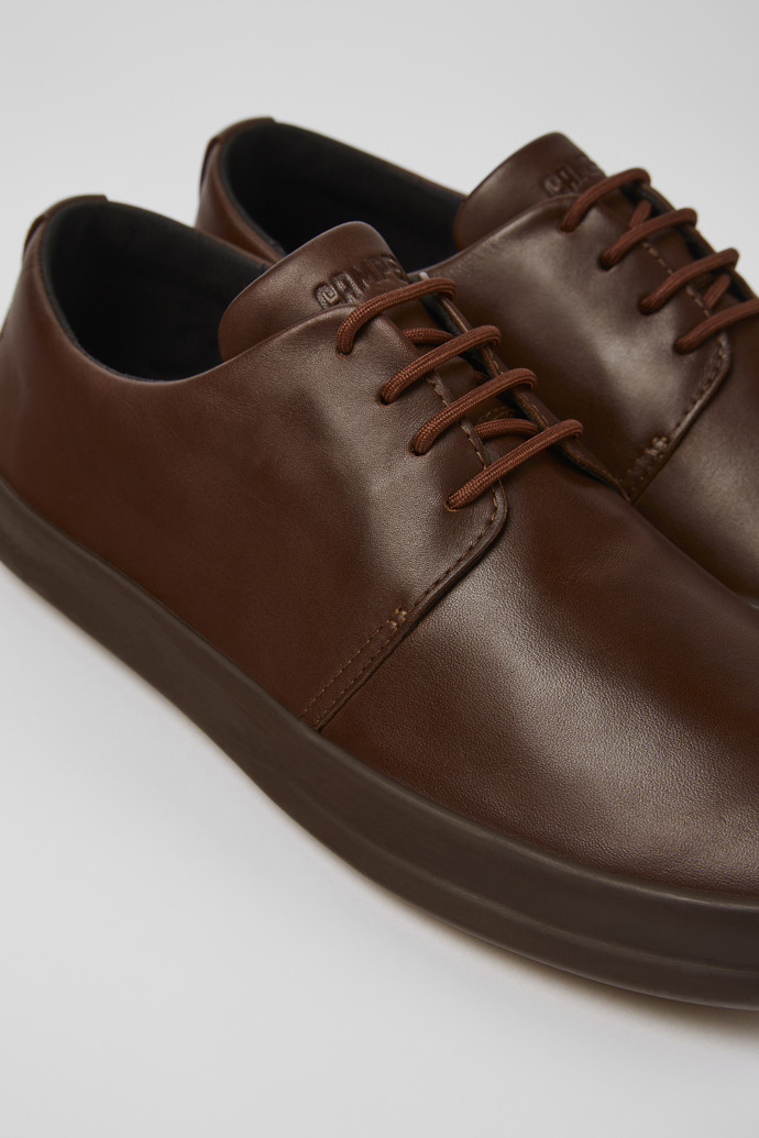 Camper Chasis - Brauner Herrenschuh aus Leder.