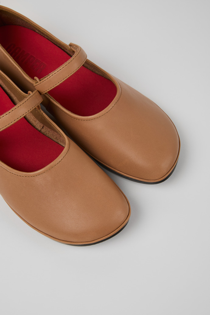 Camper Right - Nudefarbenes Damenleder Schuh.