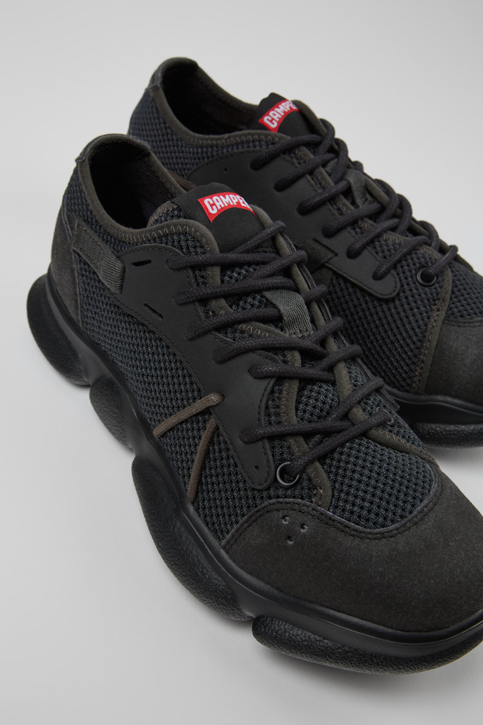 Camper Karst Sorona® - Grauer und schwarzer Damensneaker aus Textil